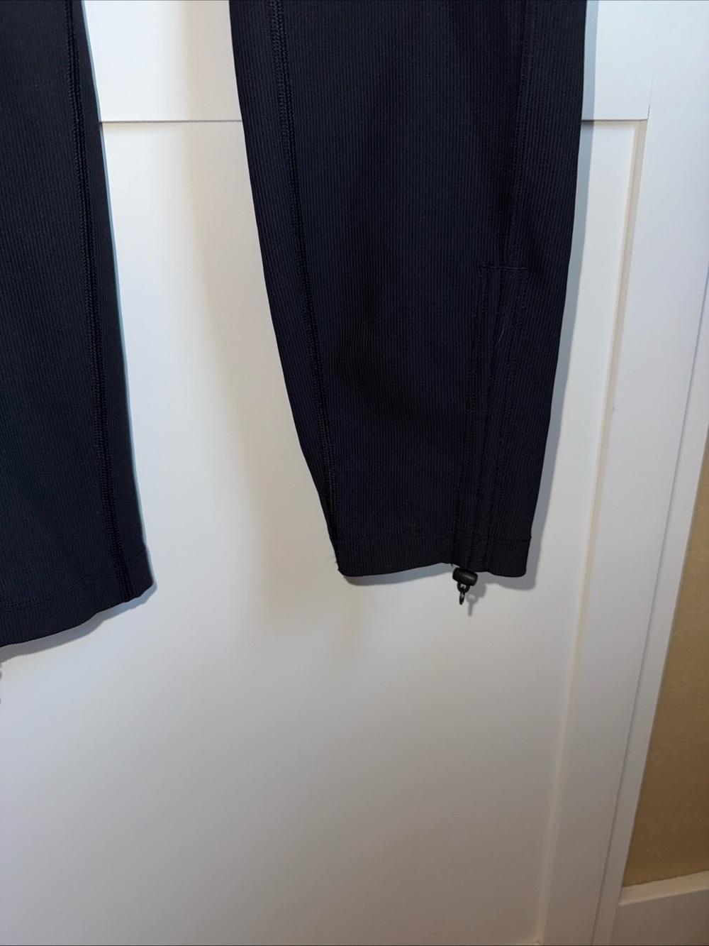 Lululemon Trail Trekker High Rise Cargo Leggings Size 8 Black - Picture 4 of 9